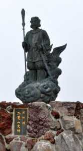 Wikipediaより：日光二荒山神社　二荒山大神像 （男体山山頂）　